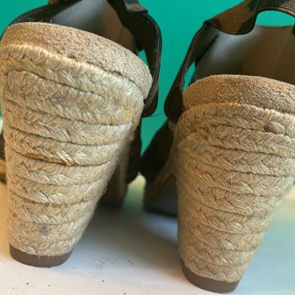 AEROSOLES Brown Sandals with Strappy Design - Picture 6 of 6